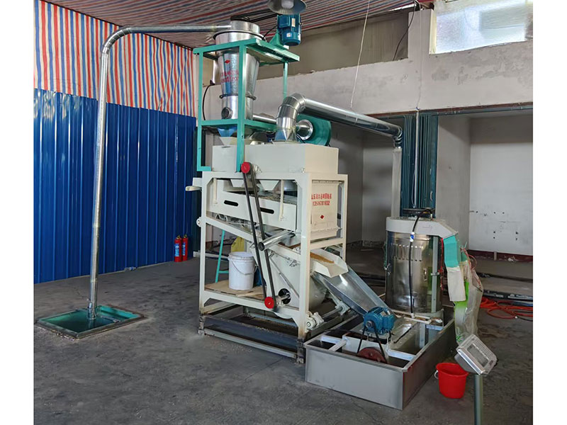 小型面粉機(jī)械加工的過程中是流水線式的，幾乎不需要人工的參與